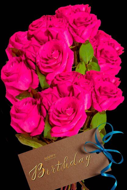 offrez des roses d'anniversaire uniques pour égayer la journée de vos proches. découvrez notre sélection de bouquets élégants et de compositions florales personnalisées qui feront briller les yeux et réchaufferont les cœurs. célébrez chaque moment avec des fleurs fraîches et parfumées.